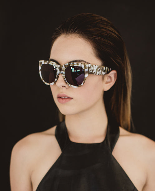 DECO - WHITE TORTOISE